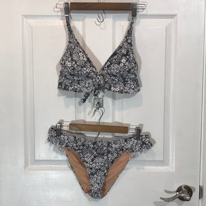 JCREW BLACK/WHITE FLORAL BATHING SUIT RUFFLED TOP XS BOTTOM M